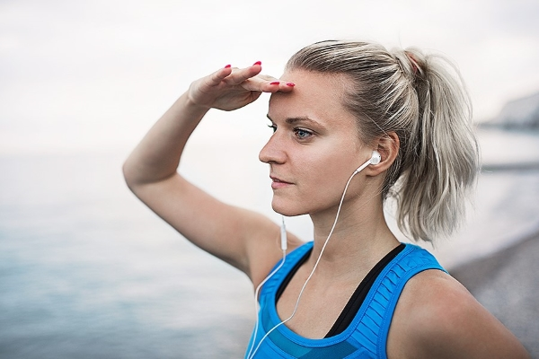 Earbuds with wire connecting provide stable audio signal
